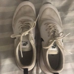Nike women’s air max Thea